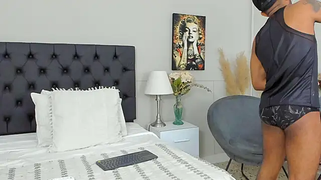 Snapshot of Robin_Rief chatting on 02-11-25, 03:40 Robin Rief online show from 02-11-25, 03:40