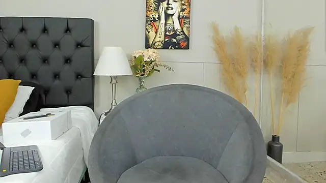 Snapshot of Robin_Rief chatting on 02-24-25, 03:44 Robin Rief online show from 02-24-25, 03:44