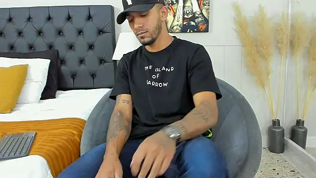 Snapshot of Robin_Rief chatting on 02-28-25, 03:26 Robin Rief online show from 02-28-25, 03:26