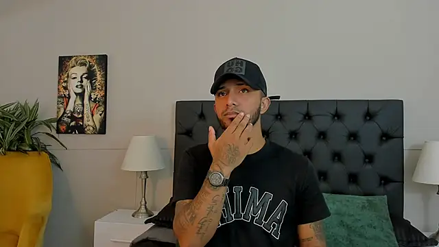 Snapshot of Robin_Rief chatting on 10-13-25, 03:39 Robin Rief online show from 10-13-25, 03:39