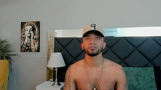 Snapshot of Robin_Rief chatting on 11-09-25, 03:38 Robin Rief online show from 11-09-25, 03:38