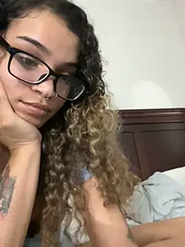 Snapshot of 1prettygem chatting on 12-18-24, 05:59 1prettygem online show from 12-18-24, 05:59