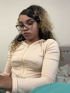 Snapshot of 1prettygem chatting on 03-19-25, 10:42 1prettygem online show from 03-19-25, 10:42