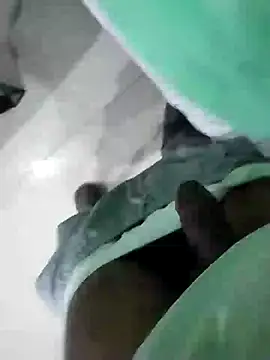 Snapshot of KUKU69XX chatting on 12-25-24, 07:34 KUKU69XX online show from 12-25-24, 07:34