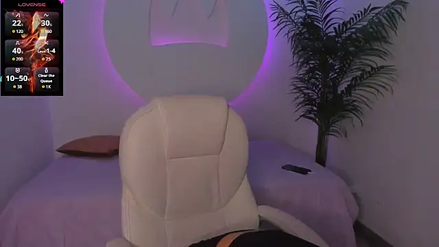 Ariana Pierce online show from 11-06-25, 12:17