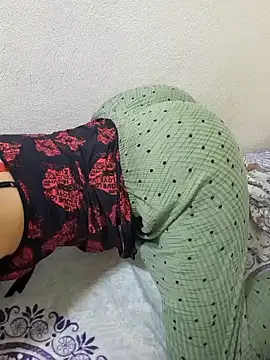 Snapshot of Linda-53 chatting on 12-26-24, 06:54 Linda-53 online show from 12-26-24, 06:54