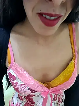 Snapshot of Linda-53 chatting on 03-03-25, 02:04 Linda-53 online show from 03-03-25, 02:04