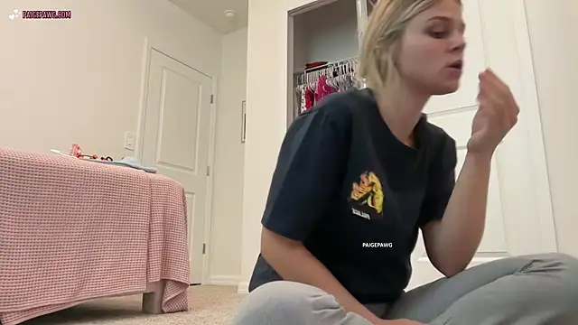 PaigePawg online show from 11-01-25, 04:53