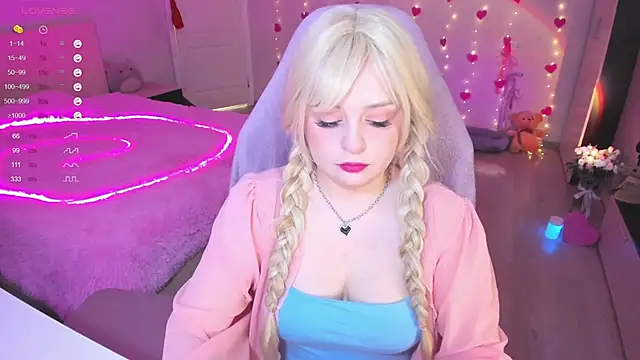 Snapshot of Amy_honey_angel chatting on 02-26-25, 09:32 Amy honey angel online show from 02-26-25, 09:32