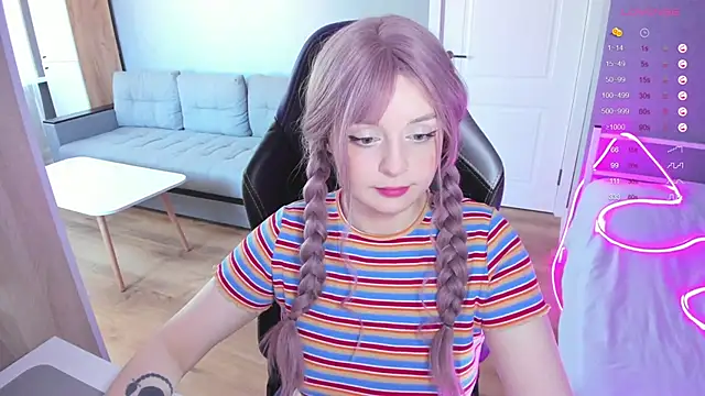 Snapshot of Amy_honey_angel chatting on 09-30-25, 08:30 Amy honey angel online show from 09-30-25, 08:30