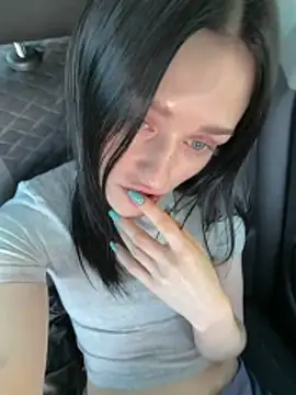 Snapshot of Mia_Mia_M chatting on 06-19-26, 02:43 Mia Mia M online show from 06-19-26, 02:43