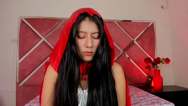 Snapshot of CarlaAlvez chatting on 10-24-25, 10:39 CarlaAlvez online show from 10-24-25, 10:39