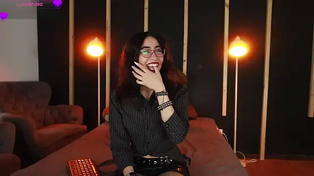 vampy dolll online show from 03-07-25, 09:06