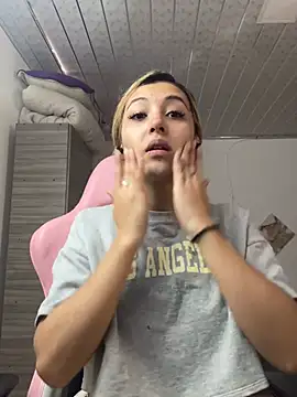 Snapshot of cuteweed420 chatting on 01-31-26, 08:51 cuteweed420 online show from 01-31-26, 08:51