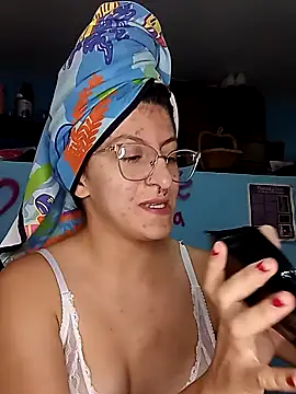 Snapshot of LoveElectra chatting on 03-18-25, 08:59 LoveElectra online show from 03-18-25, 08:59