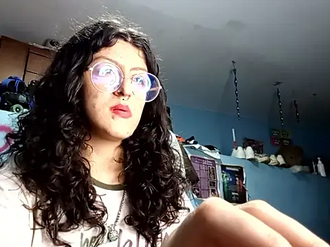 Snapshot of LoveElectra chatting on 10-10-25, 01:59 LoveElectra online show from 10-10-25, 01:59