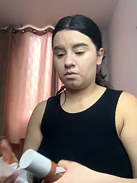 Snapshot of SaraBraun_ chatting on 10-29-25, 04:42 SaraBraun online show from 10-29-25, 04:42