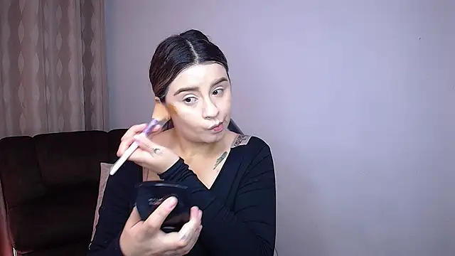 Snapshot of SaraBraun_ chatting on 12-19-25, 05:42 SaraBraun online show from 12-19-25, 05:42