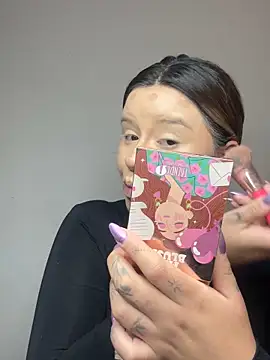 Snapshot of SaraBraun_ chatting on 03-05-26, 05:53 SaraBraun online show from 03-05-26, 05:53