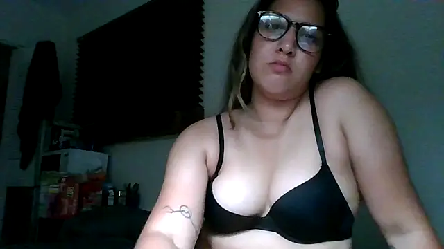 Snapshot of naughtynadia0502 chatting on 04-01-26, 03:40 naughtynadia0502 online show from 04-01-26, 03:40