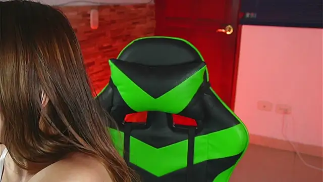 Snapshot of Michell_Wallker chatting on 03-15-26, 05:41 Michell Wallker online show from 03-15-26, 05:41