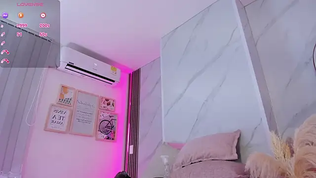 Snapshot of Chlooee__ chatting on 02-15-25, 06:23 Chlooee online show from 02-15-25, 06:23