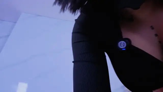 Snapshot of Chlooee__ chatting on 11-25-25, 01:16 Chlooee online show from 11-25-25, 01:16