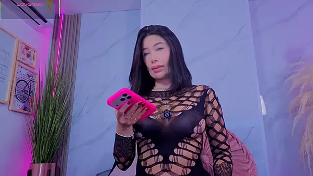 Snapshot of Chlooee__ chatting on 12-19-25, 01:34 Chlooee online show from 12-19-25, 01:34