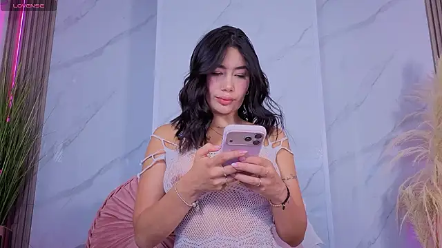 Snapshot of Chlooee__ chatting on 02-05-26, 01:32 Chlooee online show from 02-05-26, 01:32