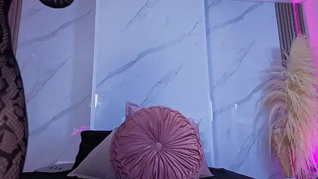 Snapshot of Chlooee__ chatting on 02-19-26, 01:56 Chlooee online show from 02-19-26, 01:56