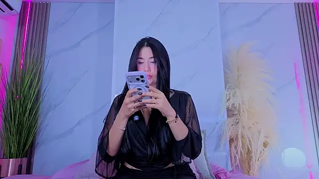 Chlooee   online show from 04-28-26, 01:26