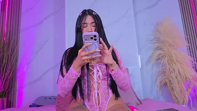 Chlooee   online show from 05-18-26, 01:56