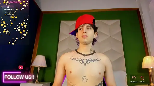 Snapshot of sett_and_gwen chatting on 10-31-25, 04:13 sett and gwen online show from 10-31-25, 04:13