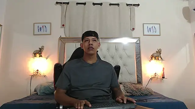 Snapshot of mr_stiven_ chatting on 09-09-25, 02:44 mr stiven  online show from 09-09-25, 02:44