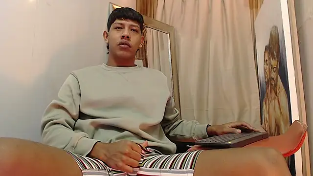 Snapshot of mr_stiven_ chatting on 09-20-25, 02:45 mr stiven  online show from 09-20-25, 02:45