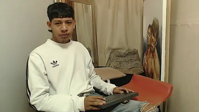 Snapshot of mr_stiven_ chatting on 11-17-25, 02:17 mr stiven online show from 11-17-25, 02:17