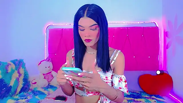 Snapshot of Theylor_Rouse chatting on 02-04-25, 01:13 Theylor Rouse online show from 02-04-25, 01:13