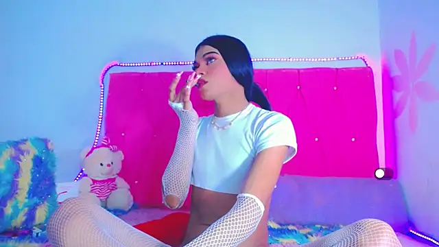 Snapshot of Theylor_Rouse chatting on 02-13-25, 06:09 Theylor Rouse online show from 02-13-25, 06:09