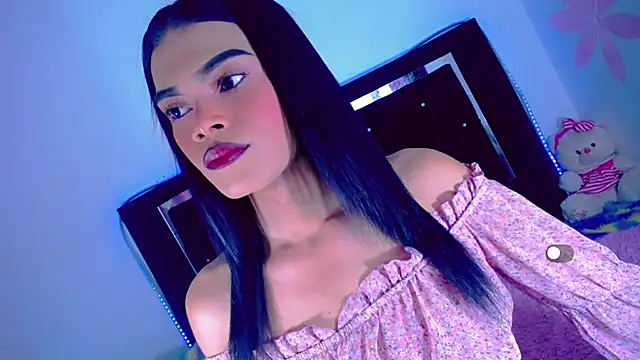 Snapshot of Theylor_Rouse chatting on 11-12-25, 06:25 Theylor Rouse online show from 11-12-25, 06:25