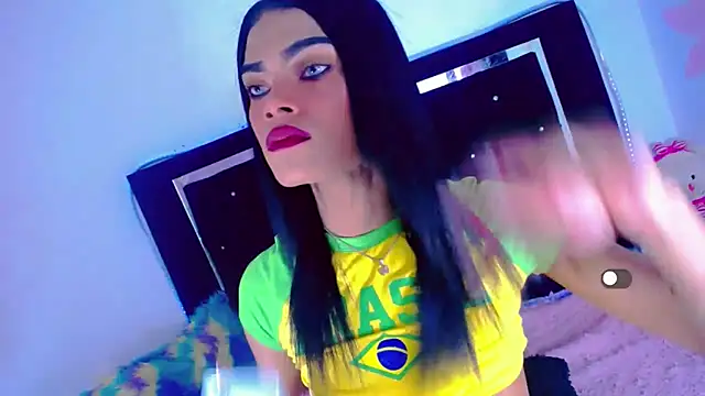 Snapshot of Theylor_Rouse chatting on 11-16-25, 09:37 Theylor Rouse online show from 11-16-25, 09:37