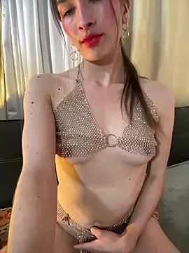 Snapshot of LuneObscure chatting on 01-18-25, 05:31 LuneObscure online show from 01-18-25, 05:31