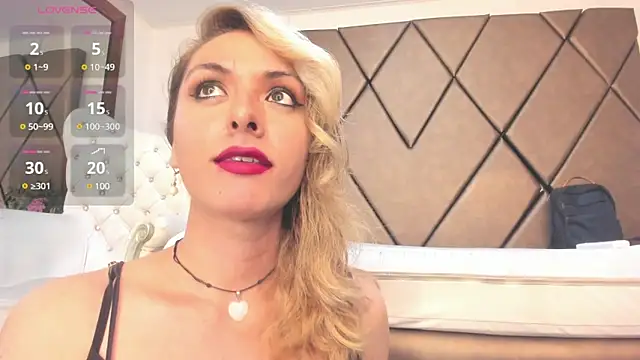 Snapshot of LunitaDiva chatting on 02-26-25, 12:47 LunitaDiva online show from 02-26-25, 12:47