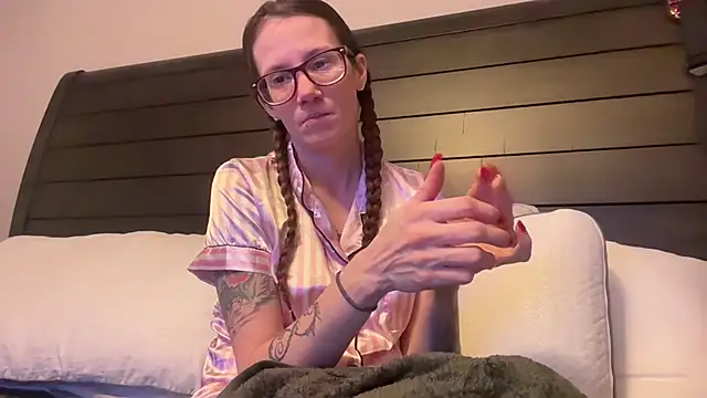 yourstrulylivy69 online show from 02-20-25, 03:56