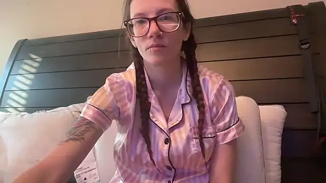 yourstrulylivy69 online show from 02-20-25, 01:51
