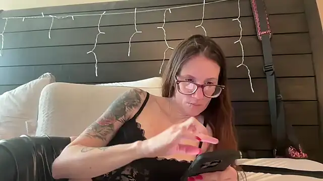 yourstrulylivy69 online show from 02-27-25, 03:37