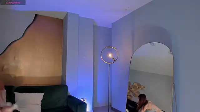 Snapshot of MiaFarrell_ chatting on 11-25-25, 06:08 MiaFarrell online show from 11-25-25, 06:08