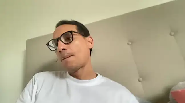 Snapshot of alex_ruiz85 chatting on 02-14-25, 07:12 alex ruiz85 online show from 02-14-25, 07:12