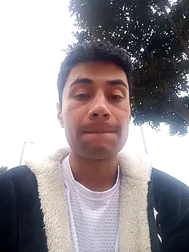 Snapshot of 1418edwar chatting on 09-18-25, 01:35 1418edwar online show from 09-18-25, 01:35