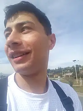 Snapshot of 1418edwar chatting on 11-05-25, 01:44 1418edwar online show from 11-05-25, 01:44