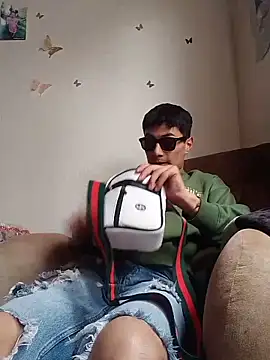 Snapshot of 1418edwar chatting on 11-19-25, 05:13 1418edwar online show from 11-19-25, 05:13